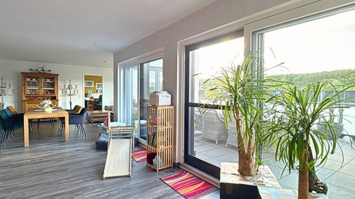 Neuwertiges luxuriöses Penthouse, Dachterrasse + 2 TG-Stellplätze