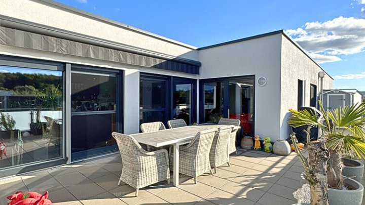Neuwertiges luxuriöses Penthouse, Dachterrasse + 2 TG-Stellplätze