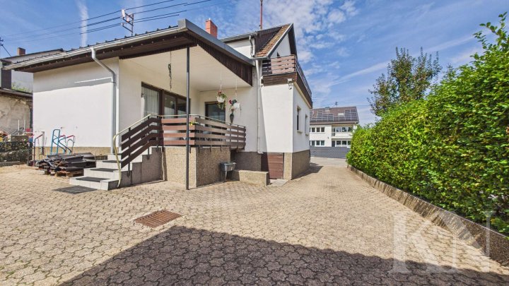 Doppelhaushälfte mit großzügigem Flächenangebot in Saarwellingen