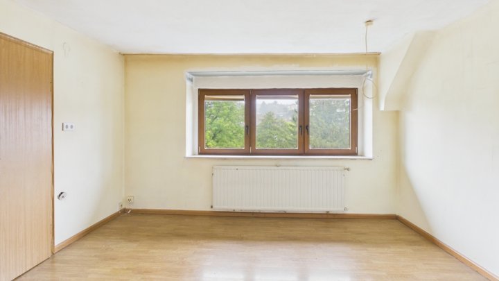 Großzügiges Haus mit Modernisierungsbedarf und viel Gestaltungsspielraum