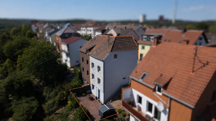 Großzügiges Familienhaus mit Einliegerwohnung und Fernblick über Quierschied