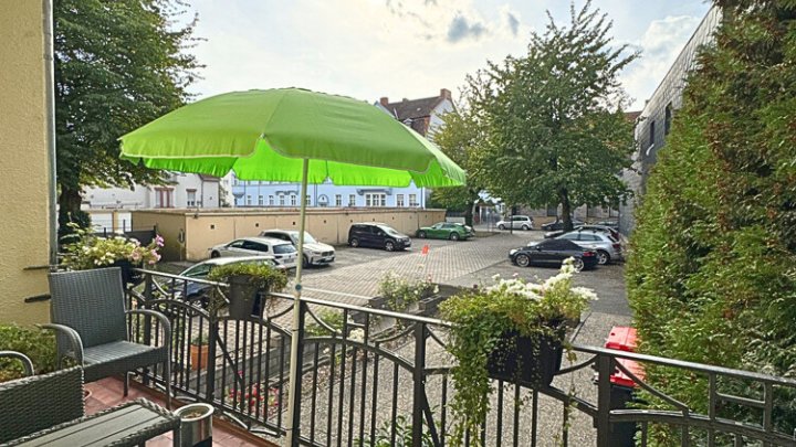Bestens vermietetes Wohn- + Geschäftshaus mit Garagenpark in Top-Lage und -Zustand