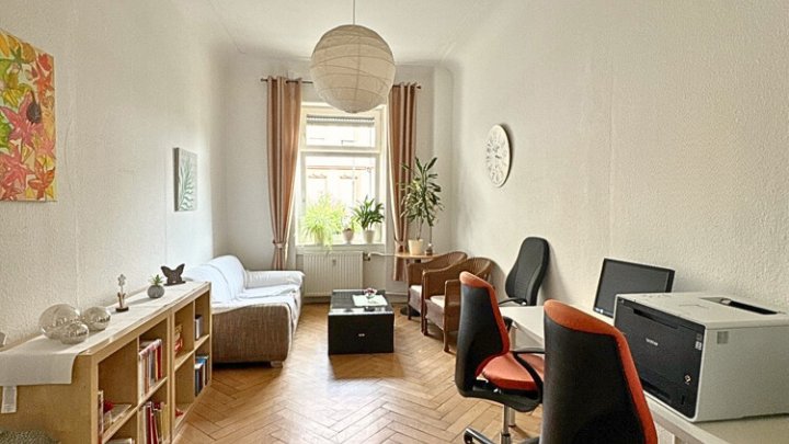Bestens vermietetes Wohn- + Geschäftshaus mit Garagenpark in Top-Lage und -Zustand
