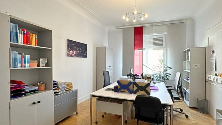 Bestens vermietetes Wohn- + Geschäftshaus mit Garagenpark in Top-Lage und -Zustand