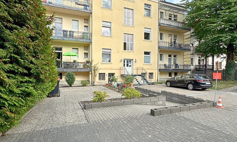 Bestens vermietetes Wohn- + Geschäftshaus mit Garagenpark in Top-Lage und -Zustand
