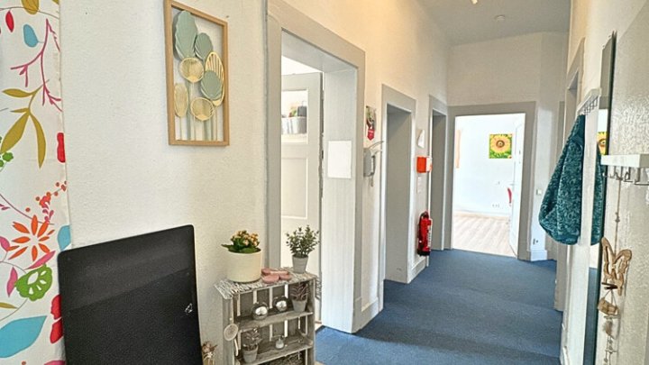 Bestens vermietetes Wohn- + Geschäftshaus mit Garagenpark in Top-Lage und -Zustand