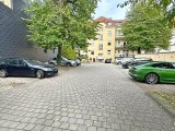 18 Stellplätze auf der Gebäuderückseite
