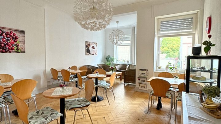 Bestens vermietetes Wohn- + Geschäftshaus mit Garagenpark in Top-Lage und -Zustand