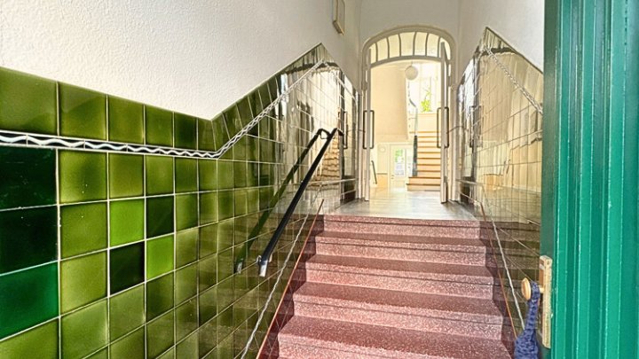 Bestens vermietetes Wohn- + Geschäftshaus mit Garagenpark in Top-Lage und -Zustand