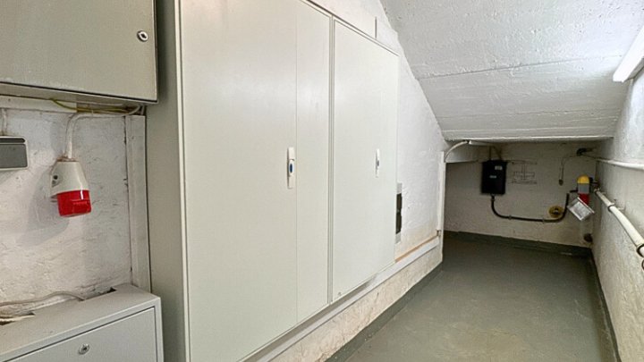 Bestens vermietetes Wohn- + Geschäftshaus mit Garagenpark in Top-Lage und -Zustand