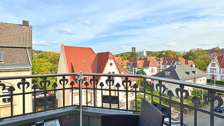 Bestens vermietetes Wohn- + Geschäftshaus mit Garagenpark in Top-Lage und -Zustand