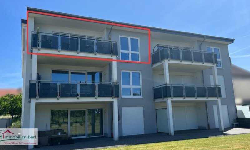 PERL-BÜSCHDORF: MODERNE DG-WOHNUNG MIT BALKON UND HERRLICHEM BLICK INS GRÜNE