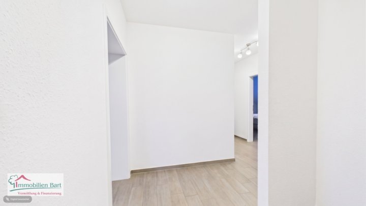 PERL-BÜSCHDORF: MODERNE DG-WOHNUNG MIT BALKON UND HERRLICHEM BLICK INS GRÜNE