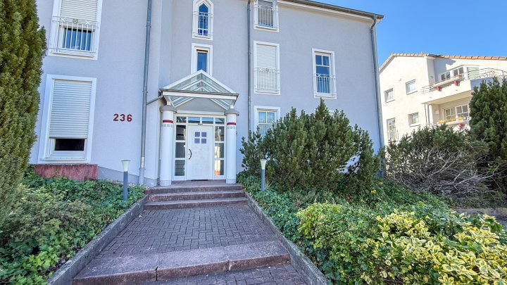 BESTE LAGE - Attraktive 2-ZKB-Erdgeschosswohnung mit Terrasse und Stellplatz in Sankt Ingbert