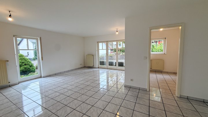 BESTE LAGE - Attraktive 2-ZKB-Erdgeschosswohnung mit Terrasse und Stellplatz in Sankt Ingbert