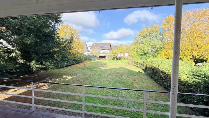 Stilvolles und großzügiges Einfamilienhaus mit 4 Balkonen und schönem Garten in Nalbach zu vermieten