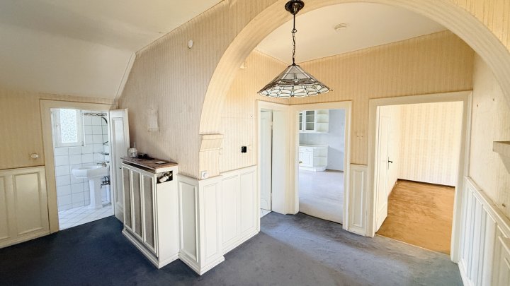Stilvolles und großzügiges Einfamilienhaus mit 4 Balkonen und schönem Garten in Nalbach zu vermieten