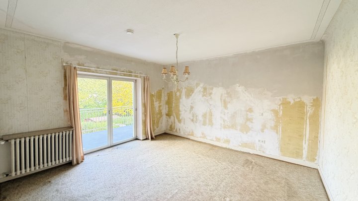 Stilvolles und großzügiges Einfamilienhaus mit 4 Balkonen und schönem Garten in Nalbach zu vermieten