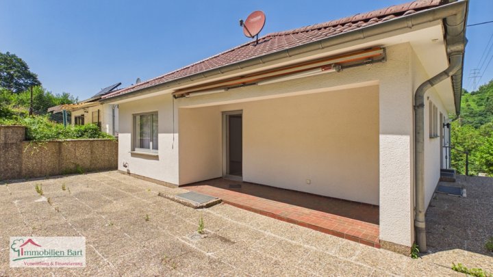 METTLACH:GEPFLEGTES WOHNHAUS MIT TERRASSE UND BALKON / GARTEN / GARAGE + EINLIEGERWOHNUNG!
