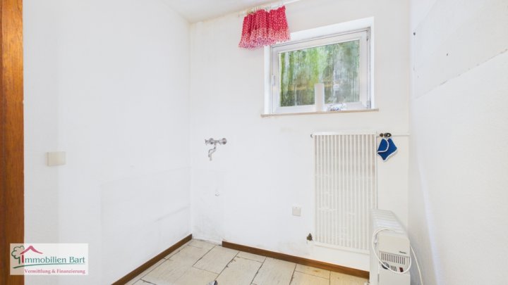 METTLACH:GEPFLEGTES WOHNHAUS MIT TERRASSE UND BALKON / GARTEN / GARAGE + EINLIEGERWOHNUNG!
