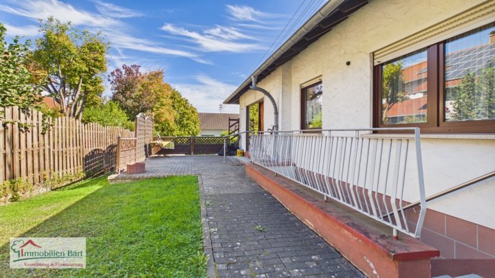 GRENZNÄHE ZU LUXEMBURG: IDYLLISCH GELEGENER BUNGALOW MIT GARAGE UND GARTEN!