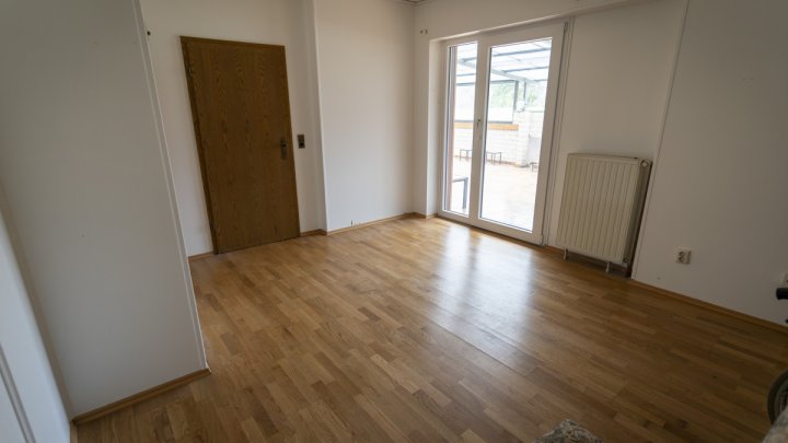 Großes Areal mit 480 m² Wohnhaus Ein-Dreifamilien und  2 Lagerhallen in ruhiger Lage von Urexweiler