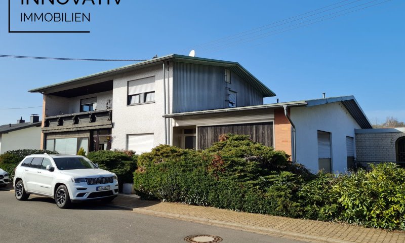 Großes Areal mit 480 m² Wohnhaus Ein-Dreifamilien und  2 Lagerhallen in ruhiger Lage von Urexweiler