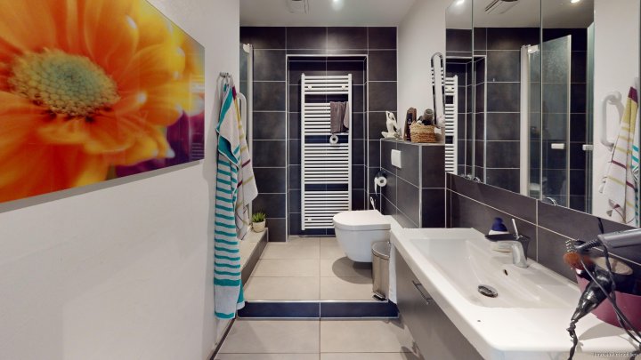 Großes Areal mit 480 m² Wohnhaus Ein-Dreifamilien und  2 Lagerhallen in ruhiger Lage von Urexweiler