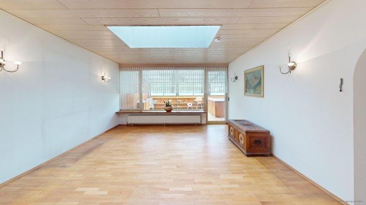 Großes Areal mit 480 m² Wohnhaus Ein-Dreifamilien und  2 Lagerhallen in ruhiger Lage von Urexweiler