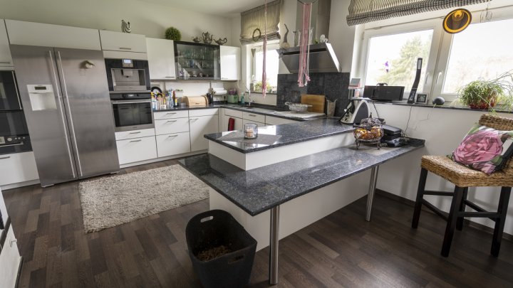 Großes Areal mit 480 m² Wohnhaus Ein-Dreifamilien und  2 Lagerhallen in ruhiger Lage von Urexweiler