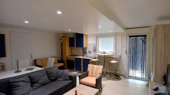 IN FRANKREICH: Walmdach-Bungalow mit Einliegerwohnung in kinderfreundlicher Straße