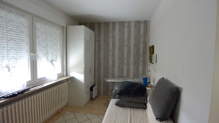 IN FRANKREICH: Walmdach-Bungalow mit Einliegerwohnung in kinderfreundlicher Straße