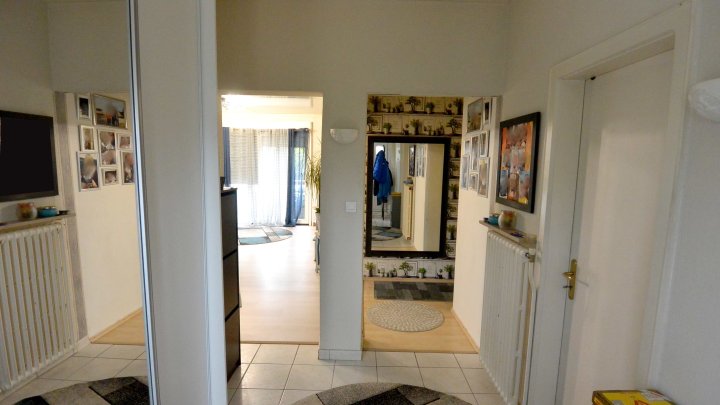 IN FRANKREICH: Walmdach-Bungalow mit Einliegerwohnung in kinderfreundlicher Straße