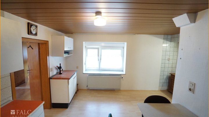 Schönes Bauernhaus mit Garage und Werkstatt zu verkaufen!
