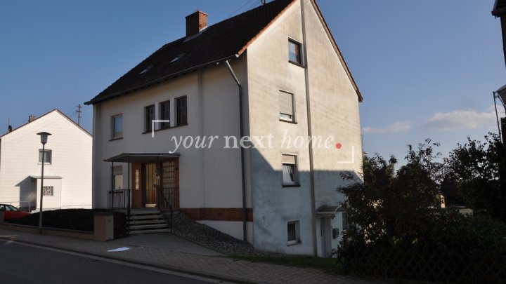 Erdgeschosswohnung mit schöner Aussicht und Garage
