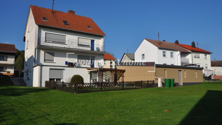 Erdgeschosswohnung mit schöner Aussicht und Garage