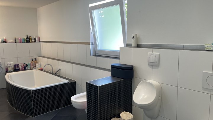 Kernsaniertes Einfamilienhaus mit tollem Garten und Wärmepumpe aus 2024