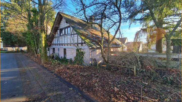 Ein-/-Mehrgenerationenhaus plus Grundstück zu erwerben. Bieterverfahren