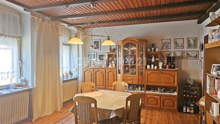 Großzügiges Haus mit pflegeleichter Sonnenterrasse und zusätzlicher Vermietungsmöglichkeit