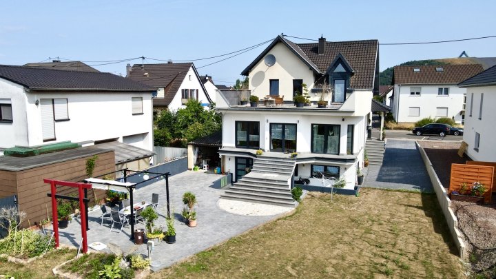 Provisionsfrei! Traumhaftes Einfamilienhaus: Kernsaniert mit herrlichem Garten