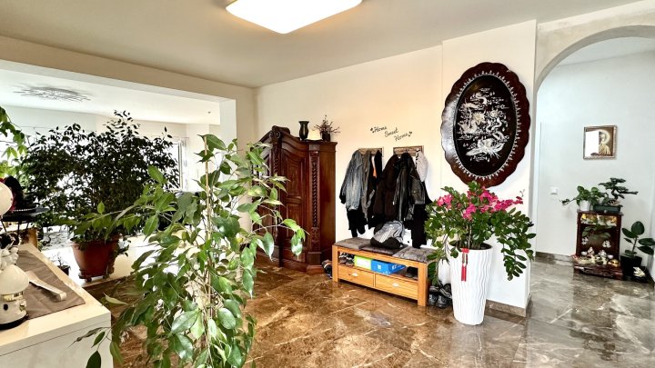 Provisionsfrei! Traumhaftes Einfamilienhaus: Kernsaniert mit herrlichem Garten