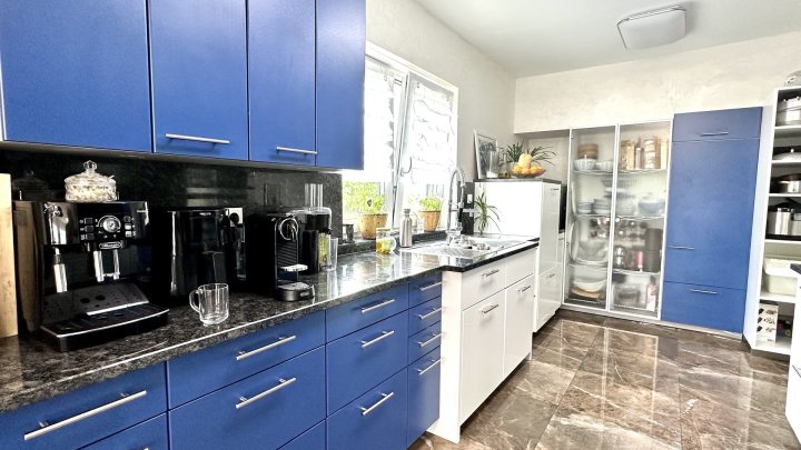 Provisionsfrei! Traumhaftes Einfamilienhaus: Kernsaniert mit herrlichem Garten