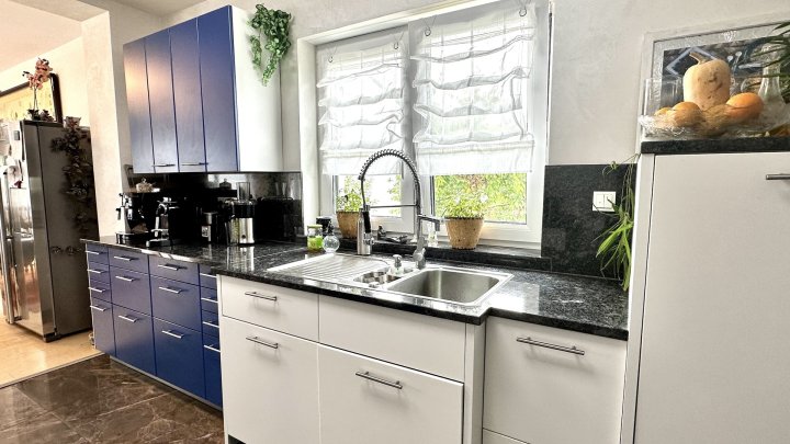 Provisionsfrei! Traumhaftes Einfamilienhaus: Kernsaniert mit herrlichem Garten