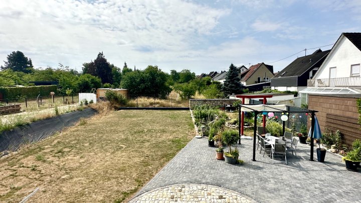 Provisionsfrei! Traumhaftes Einfamilienhaus: Kernsaniert mit herrlichem Garten