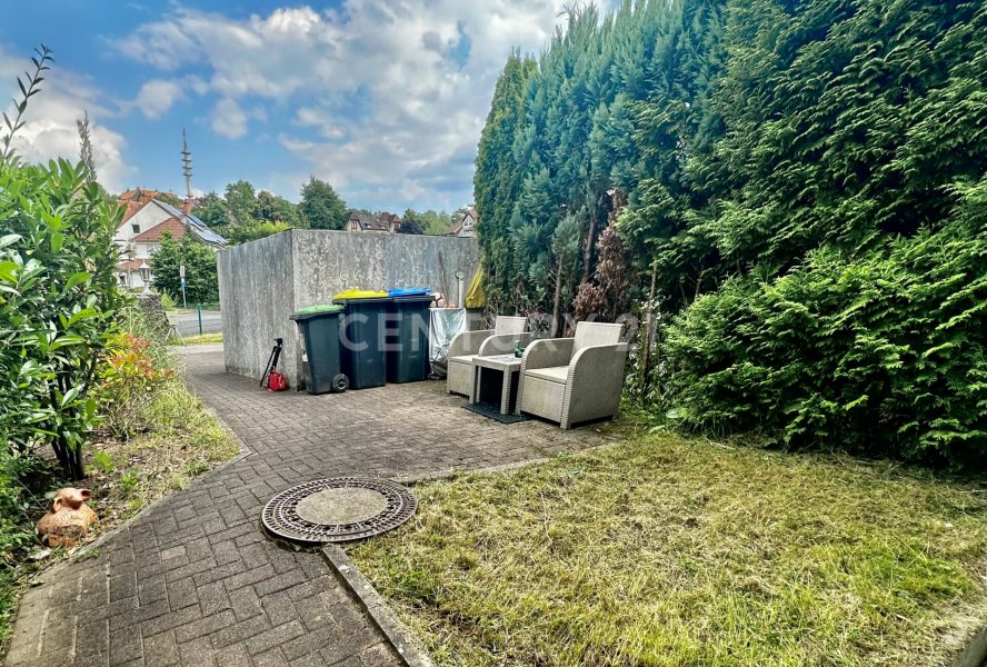 Terrasse und Garten vor dem Haus