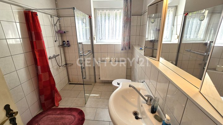 Attraktives Mehrfamilienhaus mit ELW, zusätzl. Baugrundstück und Ausbaumöglichkeit in Quierschied