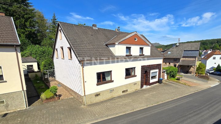 Attraktives Mehrfamilienhaus mit ELW, zusätzl. Baugrundstück und Ausbaumöglichkeit in Quierschied