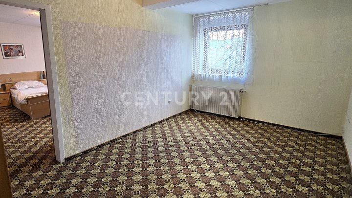 Attraktives Mehrfamilienhaus mit ELW, zusätzl. Baugrundstück und Ausbaumöglichkeit in Quierschied