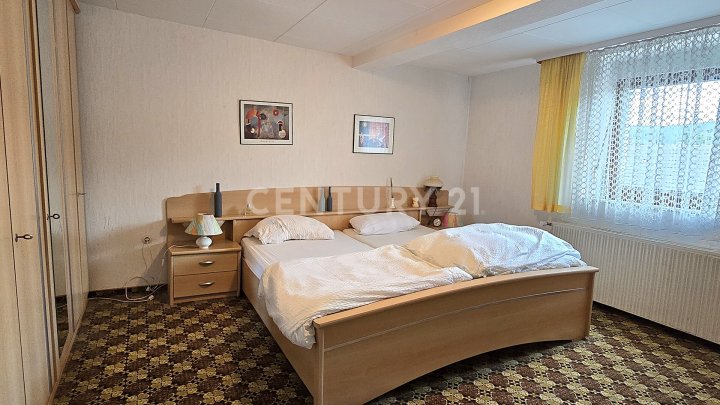 Attraktives Mehrfamilienhaus mit ELW, zusätzl. Baugrundstück und Ausbaumöglichkeit in Quierschied