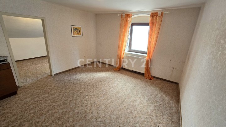 Attraktives Mehrfamilienhaus mit ELW, zusätzl. Baugrundstück und Ausbaumöglichkeit in Quierschied